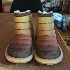 Sanuk puff n chill boots